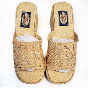 🌵4/$20🌵 Tommy Bahama weaved wicker sandals